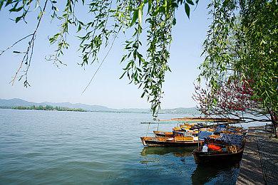 罗布乐思打破游戏平台在线记录 同时在线峰值远超Steam